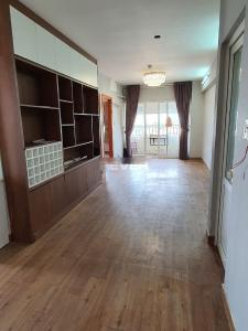 Phòng khách căn hộ Linh Tây Tower, Thủ Đức Căn hộ Linh Tây Tower cửa hướng Đông Nam, nội thất cơ bản.