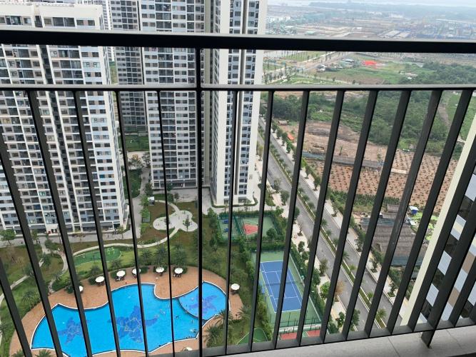 Ban công Vinhomes Grand Park, Quận 9 Căn hộ Vinhomes Grand Park hướng Đông Bắc, đón gió mát.