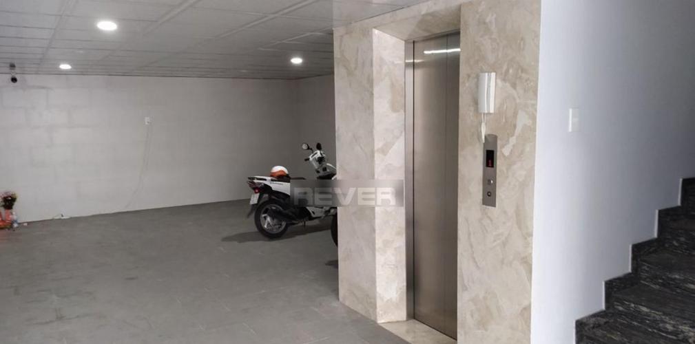 Không gian mặt bằng kinh doanh quận Thủ Đức Mặt bằng kinh doanh hướng Nam đường nhà lộ giới 25m, nội thất cơ bản.