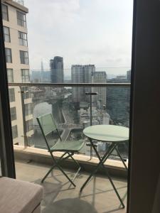 Ban công Masteri Millennium Quận 4 Căn hộ Masteri Millennium đầy đủ nội thất, hướng Đông Nam.