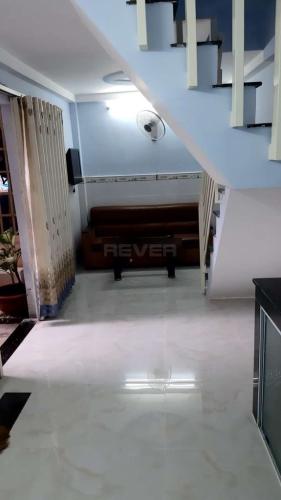 Phòng khách nhà phố Phạm Thế Hiển, quận 8 Nhà phố có sổ hồng riêng, bàn giao ngay, view hướng Bắc.