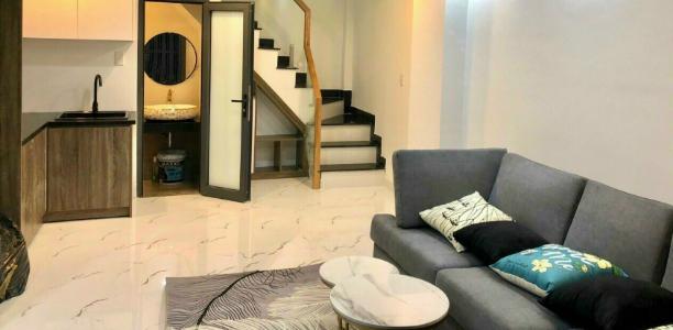 Phòng khách nhà phố Quận 7 Nhà phố Quận 7 diện tích sàn 128m2, sổ hồng riêng kèm đầy đủ nội thất.