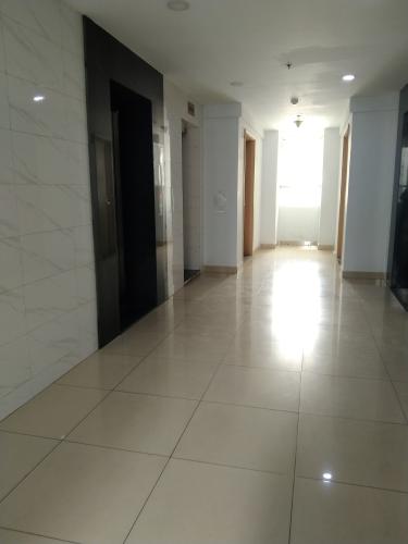 Oriental Plaza, Tân Phú Căn hộ Oriental Plaza tầng trung, view nội khu mát mẻ.