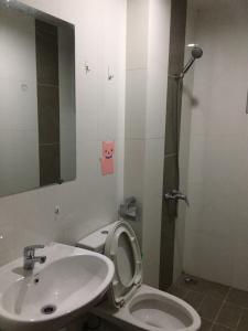 Toilet Celadon City, Tân Phú Căn hộ Celadon City hướng Đông Bắc, view thoáng mát.