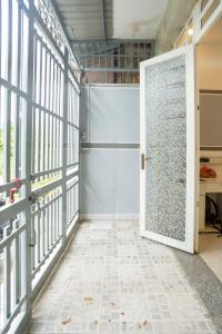 Không gian nhà phố đường Đào Tông Nguyên, Nhà Bè Nhà phố hướng Tây Bắc diện tích 108m2, hẻm xe hơi rộng.