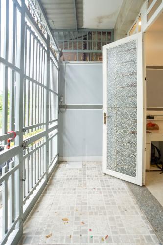 Không gian nhà phố đường Đào Tông Nguyên, Nhà Bè Nhà phố hướng Tây Bắc diện tích 108m2, hẻm xe hơi rộng.