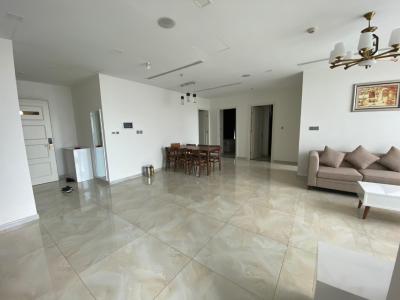 phòng khách Căn hộ Vinhomes Golden River tầng cao, nội thất đầy đủ.