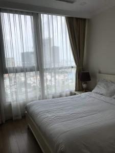 Phòng ngủ căn hộ Vinhomes Central Park, Quận Bình Thạnh Căn hộ Vinhomes Central Park ban công rộng rãi, view thành phố tuyệt đẹp.