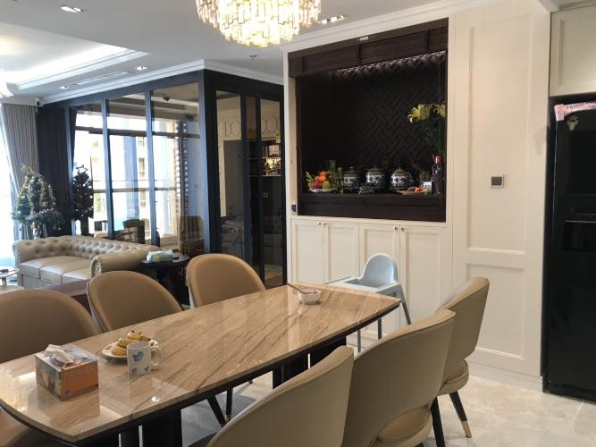 Căn hộ Vinhomes Central Park Bình Thạnh Căn hộ Vinhomes Central Park nội thất mạ vàng, view sông Sài Gòn và Landmark 81