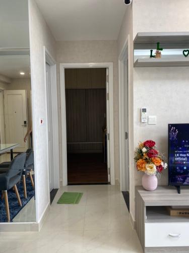 phòng khách căn hộ sài gòn mia Bán căn hộ Saigon Mia thiết kế hiện đại, nội thất đầy đủ.