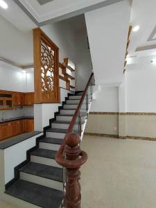 Nhà phố Quận 9 Nhà phố hẻm xe hơi đường số 8, kết cấu 1 trệt 2 lầu, không nội thất.