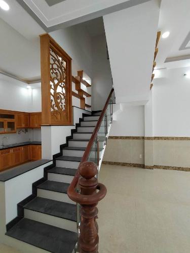 Nhà phố Quận 9 Nhà phố hẻm xe hơi đường số 8, kết cấu 1 trệt 2 lầu, không nội thất.