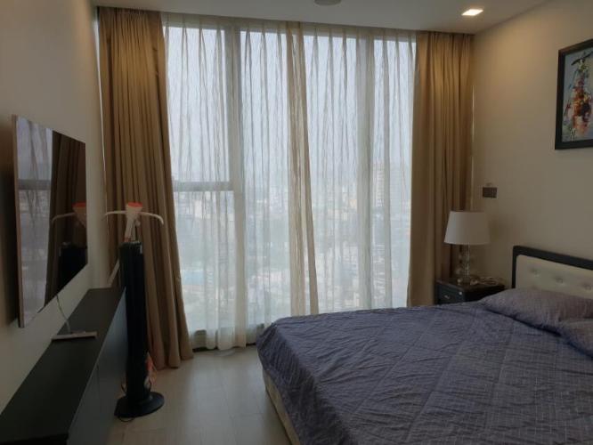 Phòng ngủ Vinhomes Golden River, Quận 1 Căn hộ Vinhomes Golden River tầng thấp, nội thất tiện nghi.