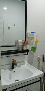 Phòng tắm Topaz Elite Quận 8 Căn hộ Topaz Elite tầng trung, ban công hướng Bắc.