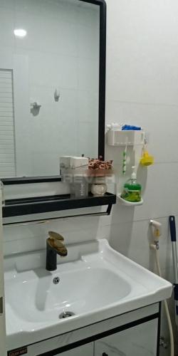 Phòng tắm Topaz Elite Quận 8 Căn hộ Topaz Elite tầng trung, ban công hướng Bắc.