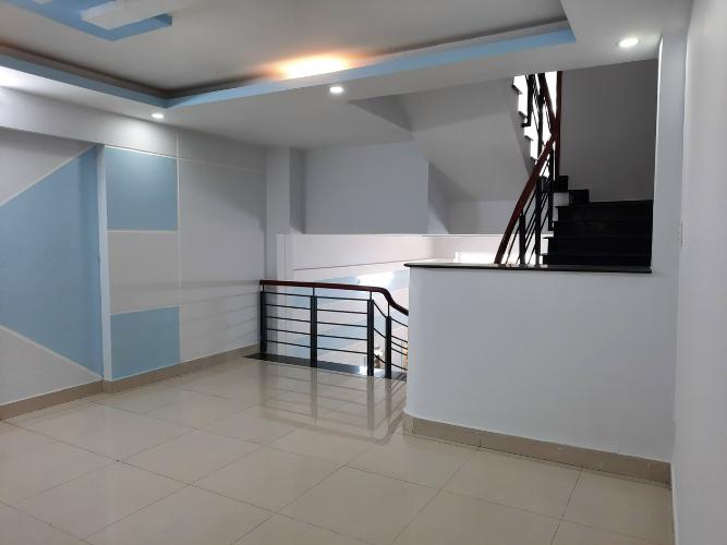 Bên trong nhà phố Phan Huy Ích, Gò Vấp Nhà phố hướng Đông Nam, nằm trong hẻm rộng buôn bán sầm uất