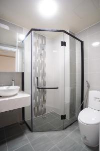 Nhà vệ sinh Saigon South Residence  Căn hộ Saigon South Residence tầng cao, đầy đủ nội thất.