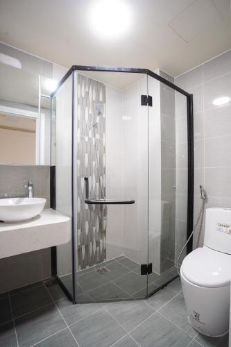 Nhà vệ sinh Saigon South Residence  Căn hộ Saigon South Residence tầng cao, đầy đủ nội thất.