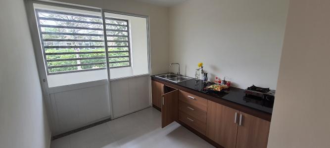 Căn hộ B2 Trường Sa tầng thấp tiện di chuyển, view nội khu yên tĩnh.