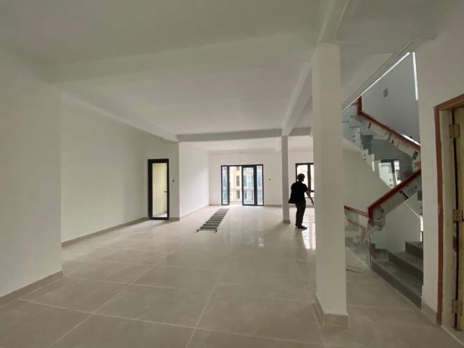 Không gian căn biệt thự Quận 1 Biệt thự Vinhomes Golden River, kết cấu gồm 1 hầm 1 trệt và 3 lầu.