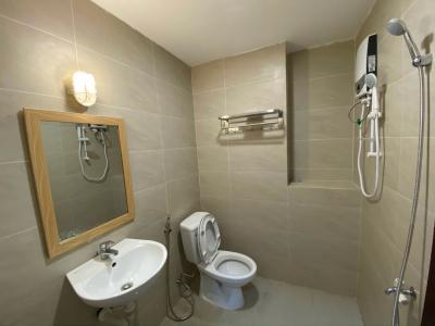 Phòng tắm căn hộ chung cư Khánh Hội 1, Quận 4 Căn hộ chung cư Khánh Hội view thành phố sầm uất, nội thất đầy đủ.