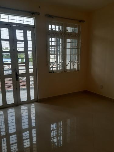 Phòng ngủ nhà phố Trương Phước Phan, Bình Tân Nhà phố hướng Đông Nam, mặt tiền đường tỉnh lộ 10 rộng rãi.