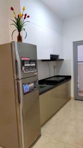 Phòng bếp căn hộ Lux Garden, Quận 7 Căn hộ tầng 5 Lux Garden ban công Tây Bắc thoáng mát, đầy đủ nội thất.