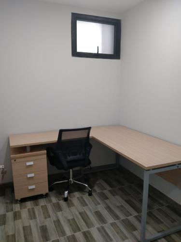 phòng làm việc căn hộ đảo kim cương Căn hộ Đảo Kim Cương tầng trung, đón view thành phố sầm uất.