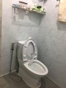 Nhà vệ sinh chung cư Bông Sao, Quận 8 Căn hộ chung cư Bông Sao đầy đủ nội thất, ban công Đông Nam.