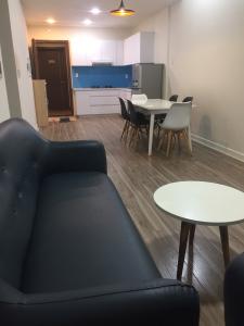 Phòng khách căn hộ Lexington Residence, Quận 2 Căn hộ Lexington Residence cửa chính hướng Đông, ban công hướng Tây.