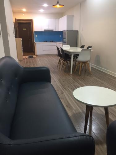 Phòng khách căn hộ Lexington Residence, Quận 2 Căn hộ Lexington Residence cửa chính hướng Đông, ban công hướng Tây.