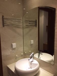 Phòng tắm căn hộ Vinhomes Central Park , Quận Bình Thạnh  Căn hộ tầng 24 Vinhomes Central Park bàn giao đầy đủ nội thất.