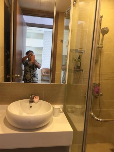 Toilet Vinhomes Central Park Căn hộ Vinhomes Central Park cửa chính hướng Tây Bắc.