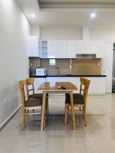 Phòng bếp Moonlight Boulevard, Bình Tân Căn hộ Moonlight Boulevard tầng trung, ban công hướng Nam.