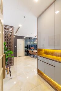 Căn hộ Vinhomes Golden River, Quận 1 Căn hộ Vinhomes Golden River tầng cao, hướng Đông Bắc.