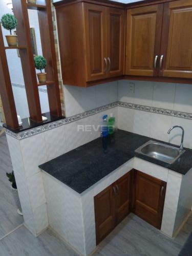 Bên trong nhà phố Hoàng Diệu, Quận 4 Nhà phố hẻm 4m, diện tích 21m2, khu ăn uống sầm uất.