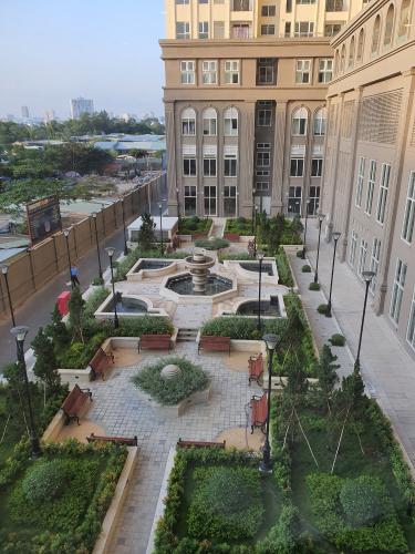 view nhìn ra phía ngoài căn hộ sài gòn mia Bán căn hộ Saigon Mia, diện tích 29.84m2, thiết kế hiện đại tinh tế với 1 phòng ngủ