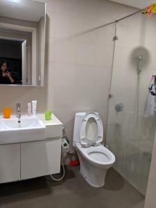 Phòng tắm City Garden Bình Thạnh Căn hộ City Garden ban công hướng Đông Bắc, view thành phố.