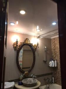 Toilet The Manor Quận Bình Thạnh Căn hộ The Manor hướng Nam, nội thất cơ bản.