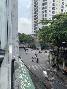 Đường hẻm nhà phố Quận Tân Phú Nhà phố mặt tiền đường Phạm Văn Xảo hướng Đông Nam, sổ hồng riêng.