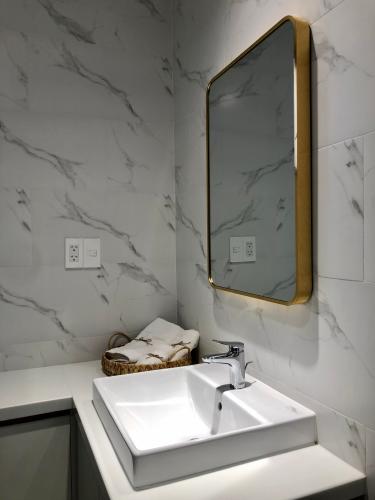 Nhà vệ sinh Saigon South Residence, Nhà bè Căn hộ Saigon South Residence đầy đủ nội thất tiện nghi, view nội khu.