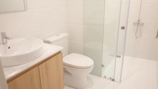 Phòng tắm Kingston Residence, Phú Nhuận Căn hộ tầng trung Kingston Residence ban công hướng Bắc.