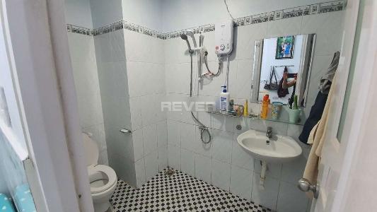 Phòng tắm nhà ở cán bộ Quận khu 7, Quận 12 Căn hộ nhà ở cán bộ Quân khu 7 tầng 12 hướng Nam, đầy đủ nội thất.