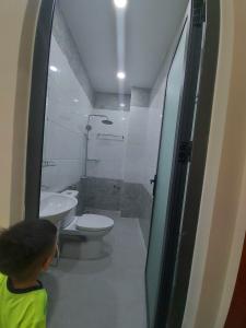 Không gian nhà phố Quận Gò Vấp Nhà phố diện tích 64m2, kết cấu 1 trệt 3 lầu và sân thượng, sổ hồng riêng.