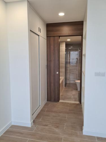 Nội thất bàn giao căn hộ Kingdom 101 Bán căn hộ Kingdom 101 Quận 10 tầng trung, diện tích 53m2, 1PN, ban công hướng Tây Nam 