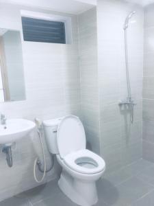 Toilet La Astoria, Quận 2 Căn hộ La Astoria cửa chính hướng Đông, nội thất đầy đủ.