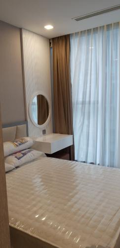 phòng ngủ Vinhomes Golden River Căn hộ Vinhomes Golden River tầng trung, nội thất đầy đủ