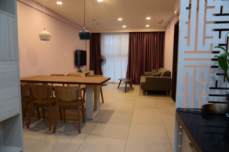 Phòng khách Scenic Valley, Quận 7 Căn hộ Scenic Valley tầng trung, view nội khu hồ bơi.