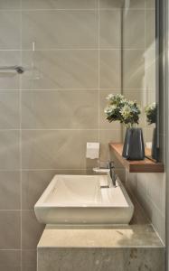 Toilet căn hộ DIAMOND ISLAND - ĐẢO KIM CƯƠNG Căn hộ Diamond Island - Đảo Kim Cương 2PN, diện tích 72m2, đầy đủ nội thất, view thoáng