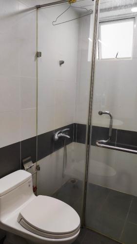 Phòng tắm Him Lam Chợ Lớn Quận 6 Căn hộ Him Lam Chợ Lớn hướng Đông Nam, đầy đủ nội thất.